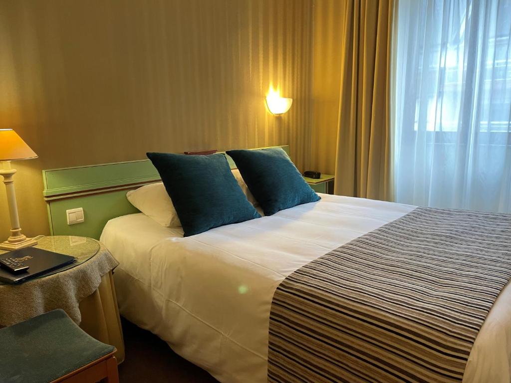 Postel nebo postele na pokoji v ubytování Hôtel EUROPE