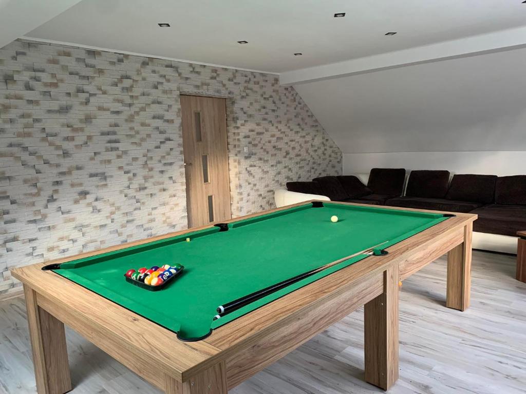 a living room with a pool table and a couch at Dom w górach z bilardem in Juszczyna
