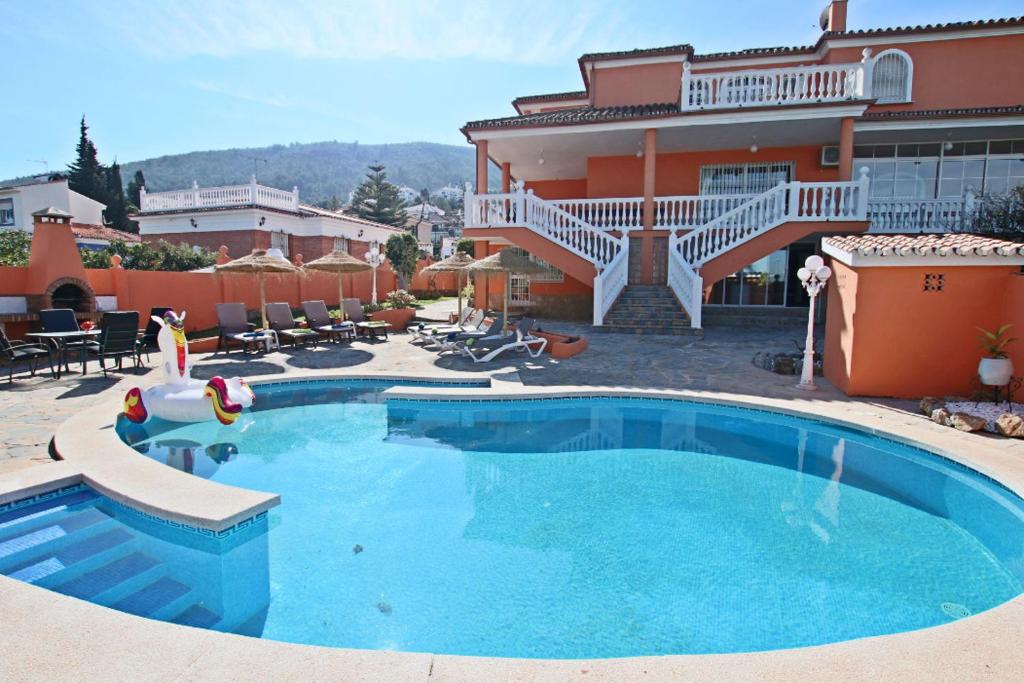 Bazén v ubytování TESS Villa Paradise nebo v jeho okolí