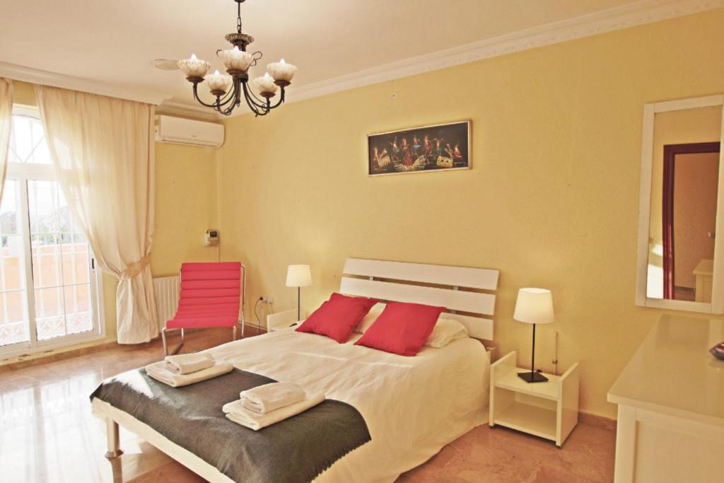Postel nebo postele na pokoji v ubytování TESS Villa Paradise