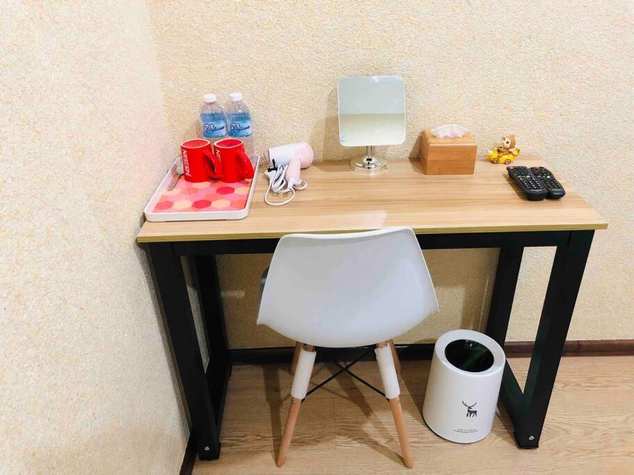 Příslušenství pro přípravu čaje a kávy v ubytování Kota Kinabalu Four Seasons Homestay 沙巴亚庇四季小屋