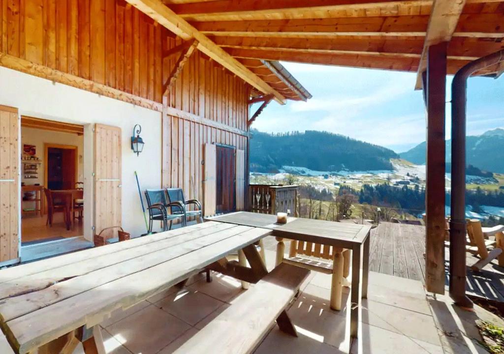 Üldine mäevaade või majutusasutusest Chalet authentique avec magnifique vue pildistatud vaade