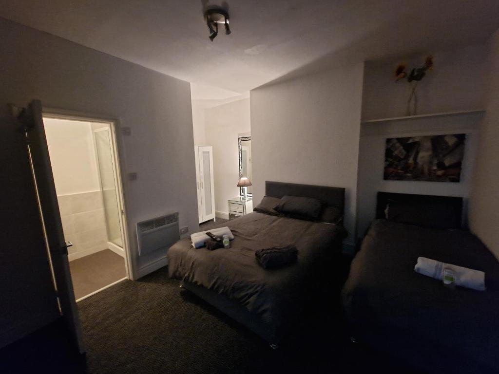a bedroom with two beds and a window at Liverpool city 5 bed house sleeps 12 in Liverpool