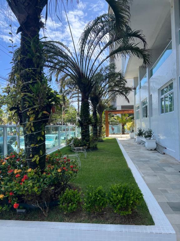 Apartamento frente mar Guarujá Pitangueiras pé na areia photo