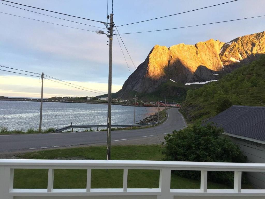 a view from a balcony of a road and a mountain at Utsiktsperle på Reine I Lofoten in Reine