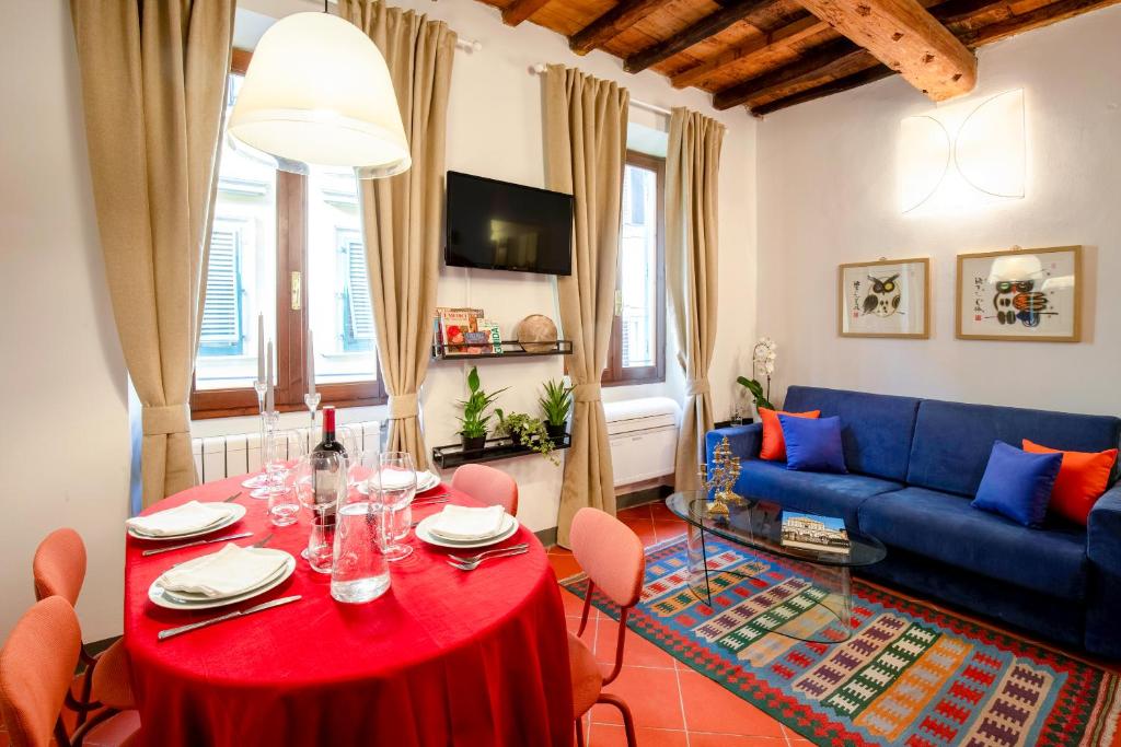 a living room with a red table and a blue couch at Casa nel Centro Storico Firenze in Florence