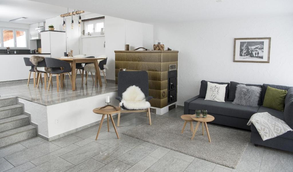 Posezení v ubytování Ferienwohnung Canols für 6 Personen Valbella-Lenzerheide