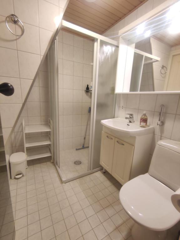 Kylpyhuone majoituspaikassa Leviloma - 27m2 B - Levi huoneisto loma-asunto Levistar majoitus - Levi apartment Levistar accommodation