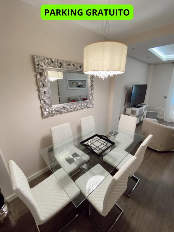 Beautiful & Cozy Apart. Pool & Parking-Downtown - Three-Bedroom Apartment