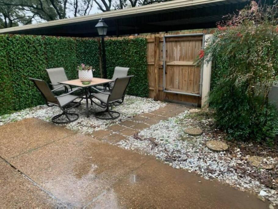 3BR Mid Century Modern Townhome on Parkway, Natchitoches (updated