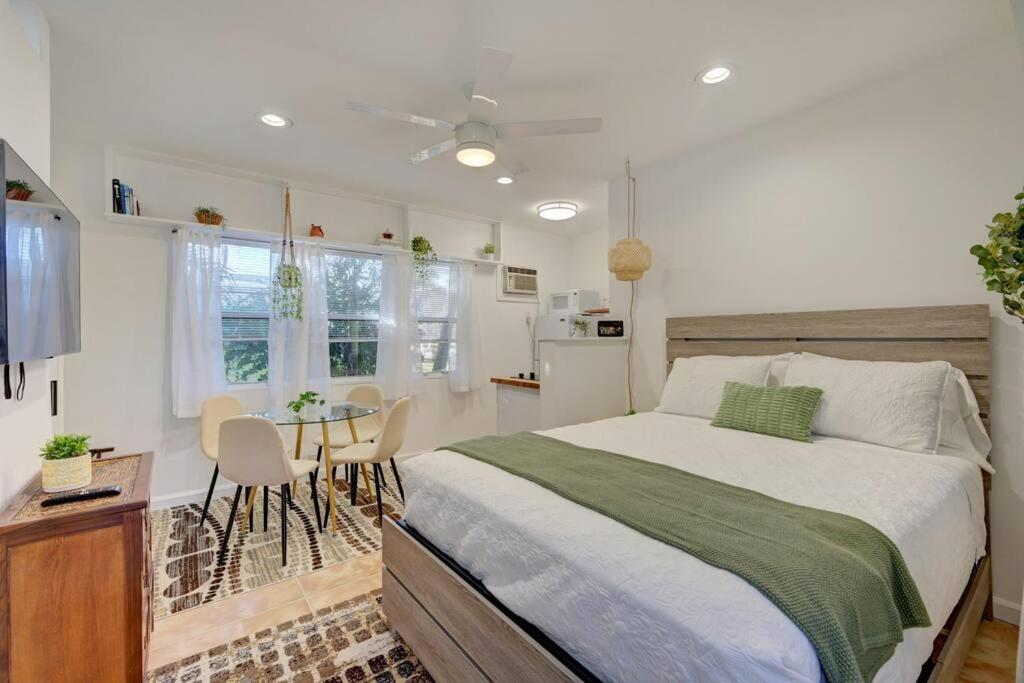 a bedroom with a large bed and a table and chairs at Garden Beach studio @The Island in Deerfield Beach