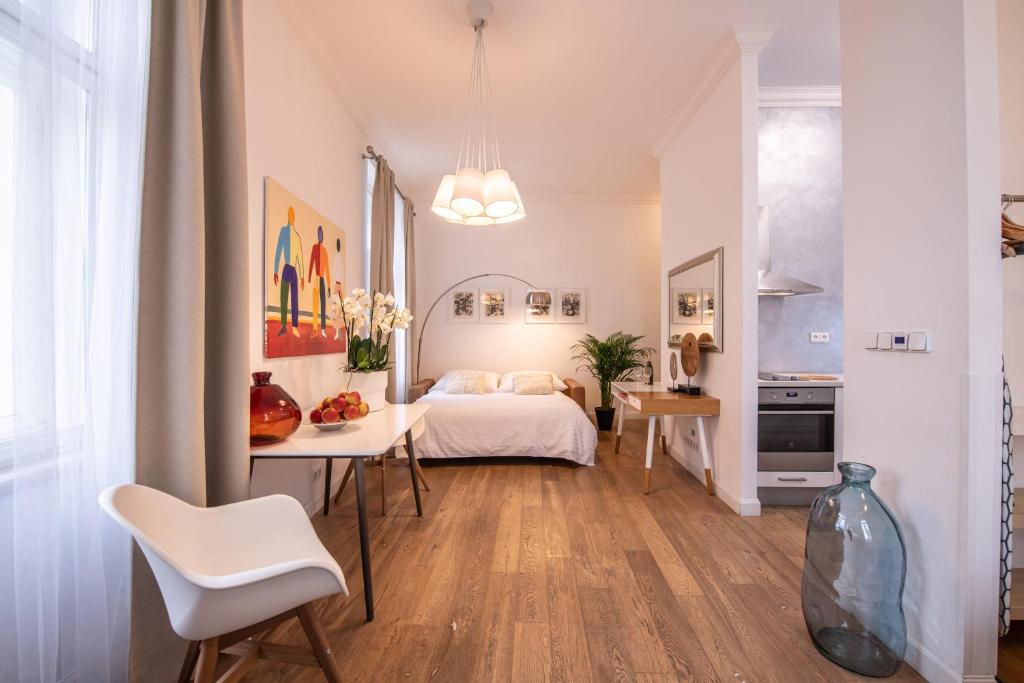 Kuchnia lub aneks kuchenny w obiekcie Modern Downtown APT - renovated, on ideal location