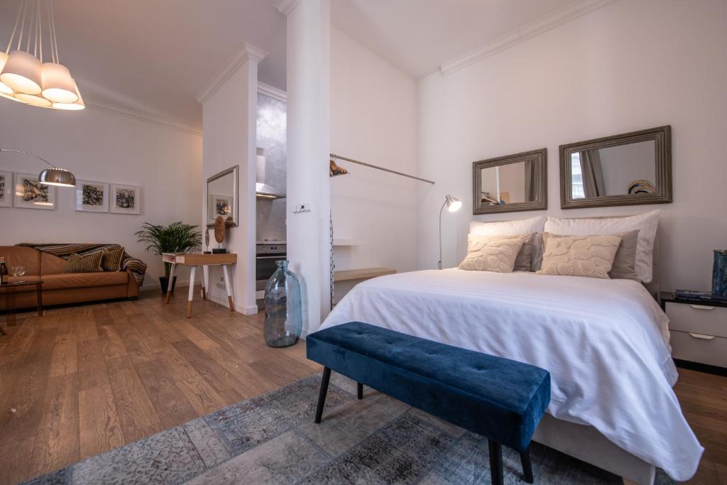 Łóżko lub łóżka w pokoju w obiekcie Modern Downtown APT - renovated, on ideal location