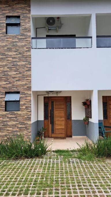 a building with a wooden door on the side of it at Casa na martim de Sa in Caraguatatuba