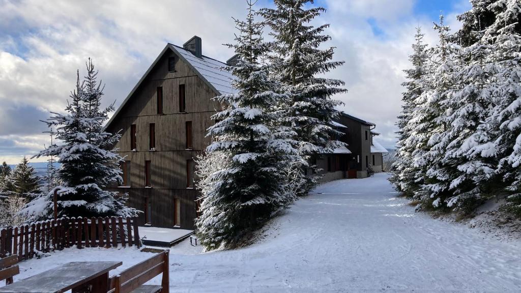 Chata Švadlenka - chatasvadlenka cz during the winter