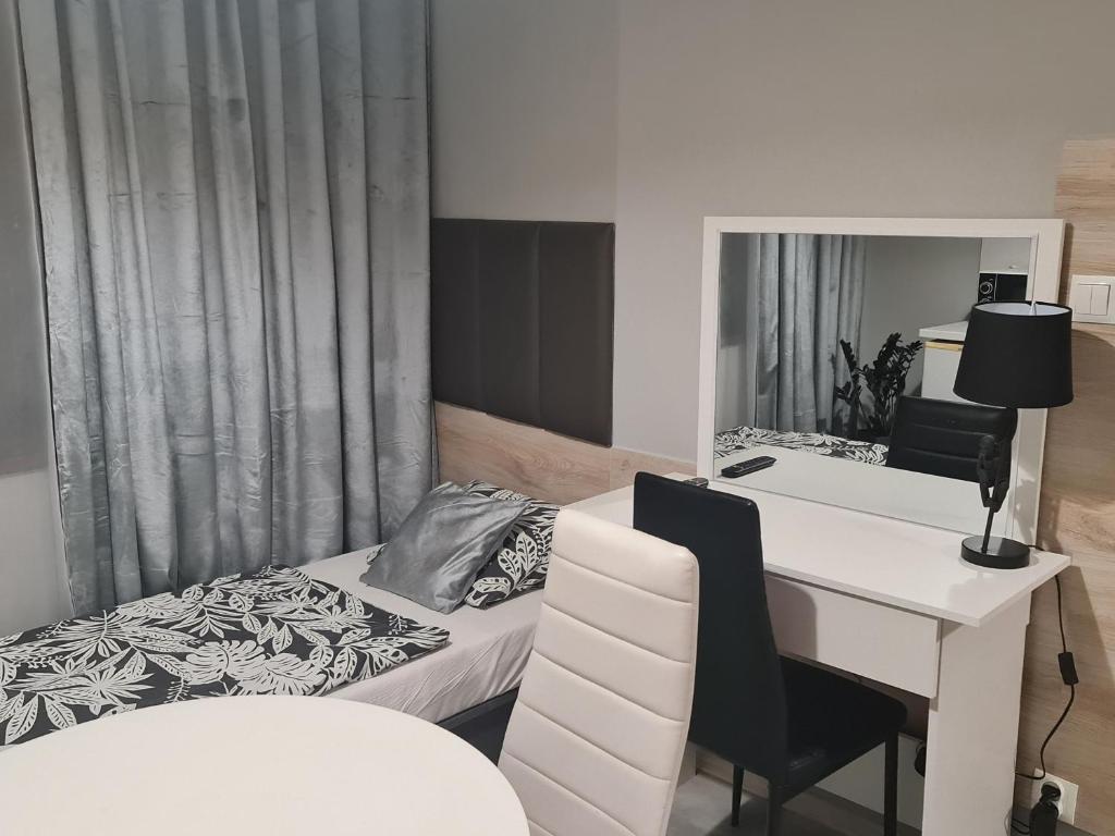 Postel nebo postele na pokoji v ubytování Eldom-Noclegi Rogozińska 29E