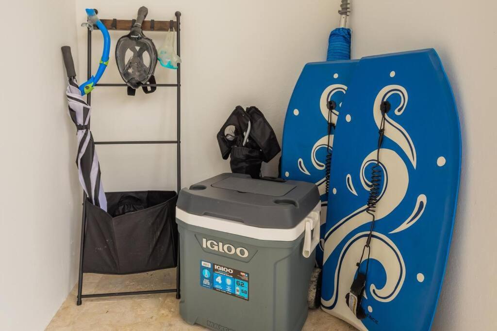 Villa Casa Caleta Modern Duplex with Heated PoolShort Walk to Beach