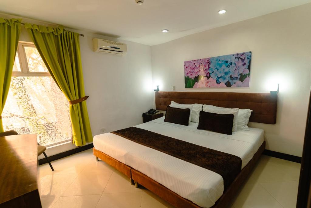 Uma cama ou camas num quarto em Hotel Boutique las Rosas 5 G