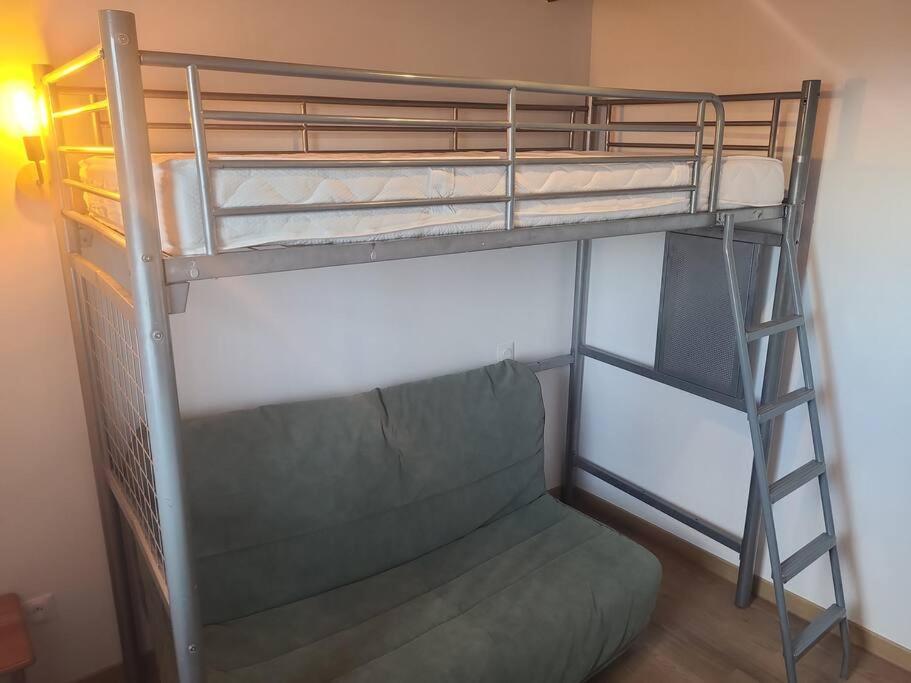 Palanda nebo palandy na pokoji v ubytování Gite spa blanche neige vercors