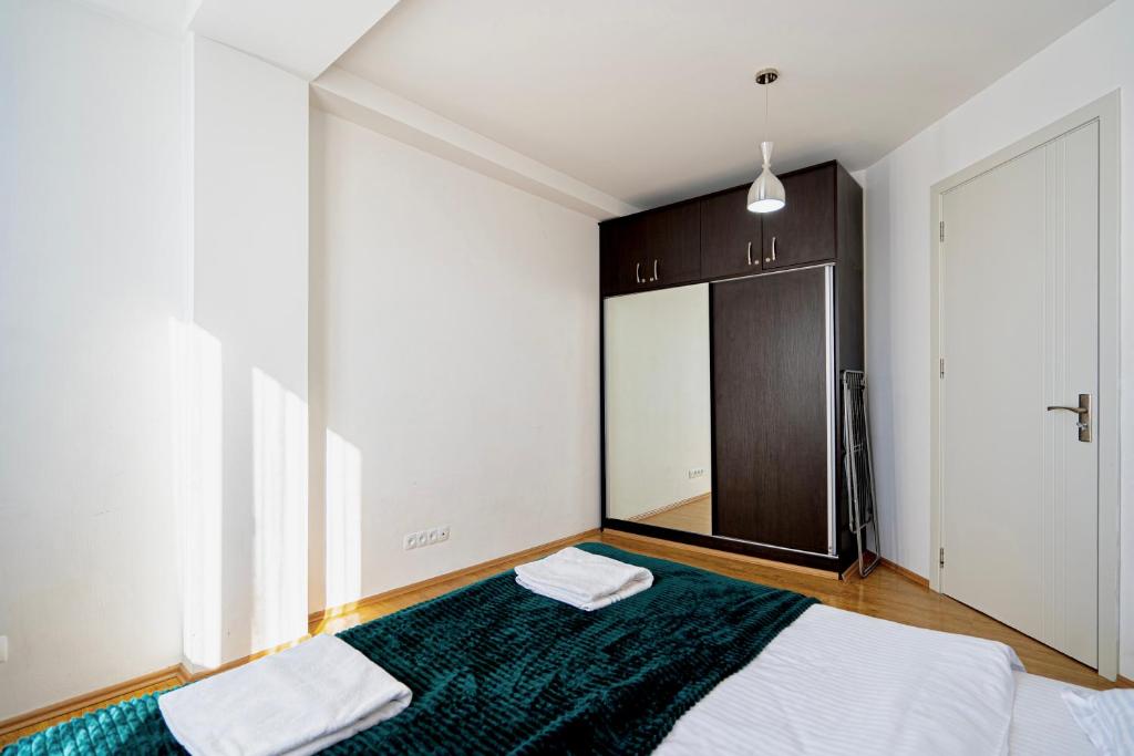 Postel nebo postele na pokoji v ubytování 3-room apartment NFT Gudauri Penta 301