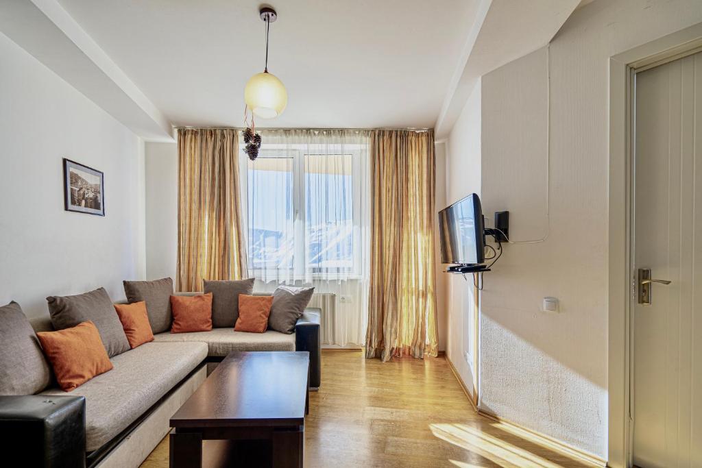 TV a/nebo společenská místnost v ubytování 3-room apartment NFT Gudauri Penta 301