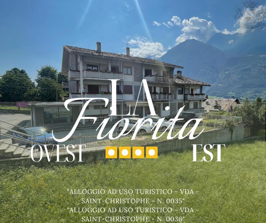 ein Poster für eine Villa vor einem Haus in der Unterkunft La Fiorita Aosta in Aosta