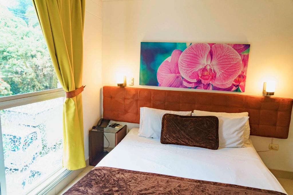 Uma cama ou camas num quarto em Hotel Boutique las Rosas 5 G