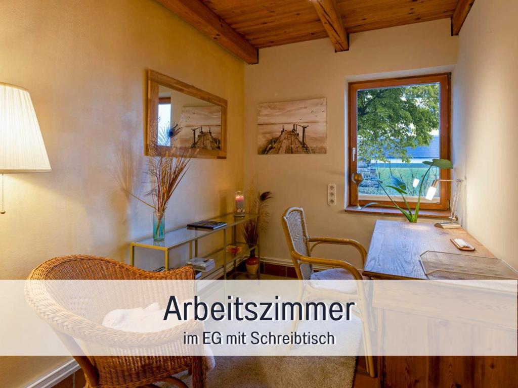 Fotografie z fotogalerie ubytování Ferienhaus Töpferhaus - strandnah, haustierfreundlich, optimal für Workation, Kaminofen, Garten, für Paare und Alleinreisende v destinaci Steinberg