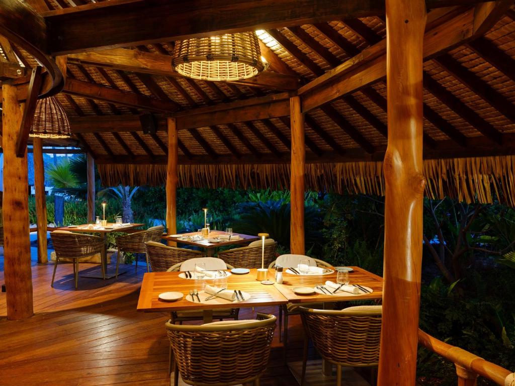 Restaurace v ubytování Le Bora Bora by Pearl Resorts