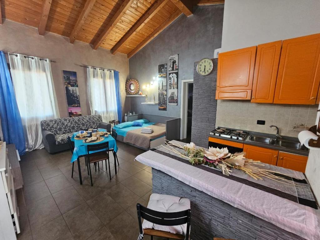 a kitchen and a living room with a table at Casa Venere in Ferrara