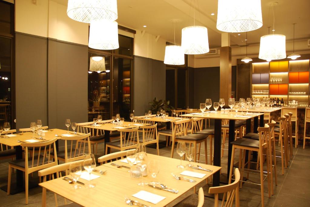 Restaurace v ubytování Cedartree Hotel Portland Hillsboro