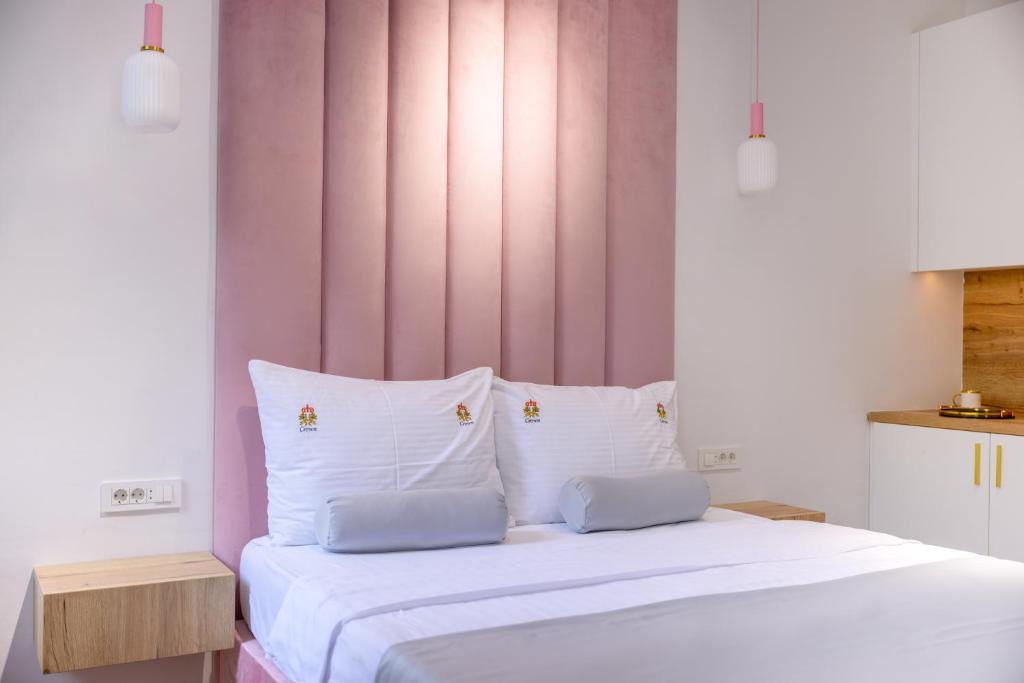 Crown Apartments - 3