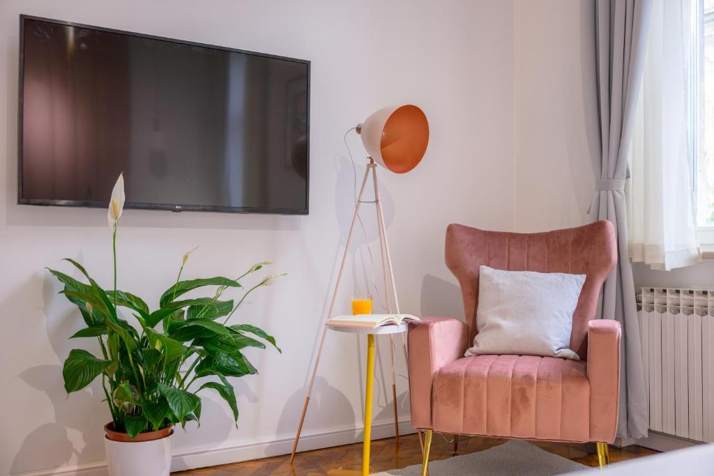 Crown Apartments - 11