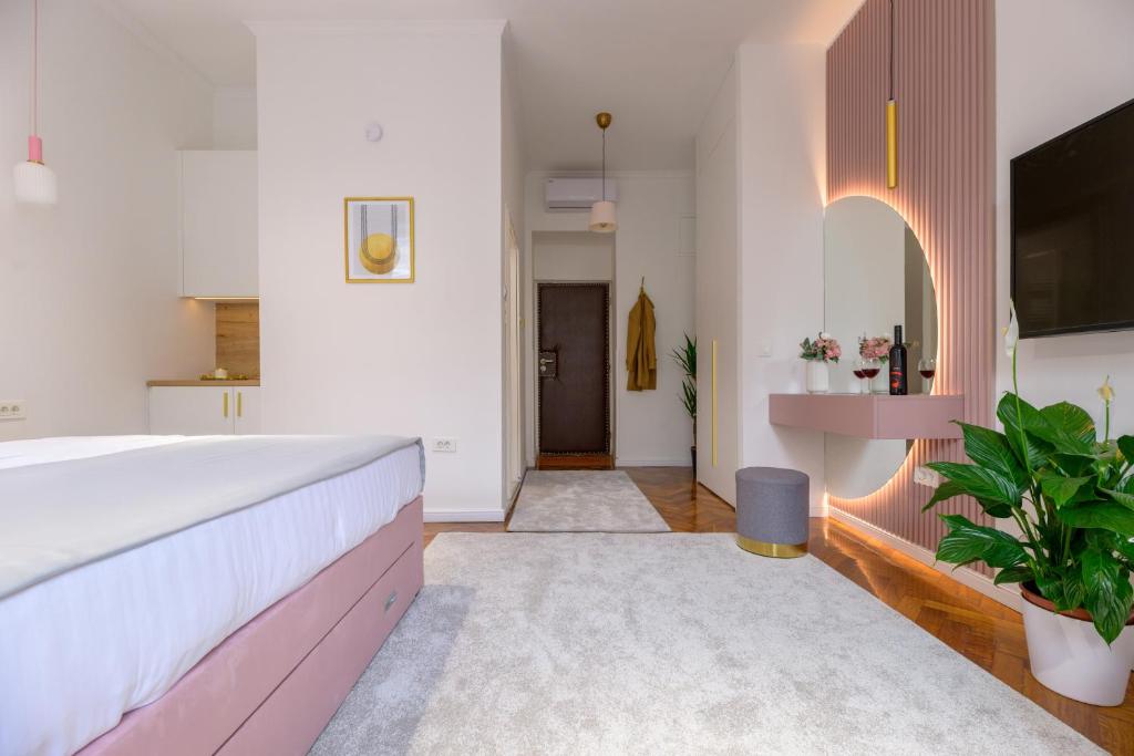 Crown Apartments - 16