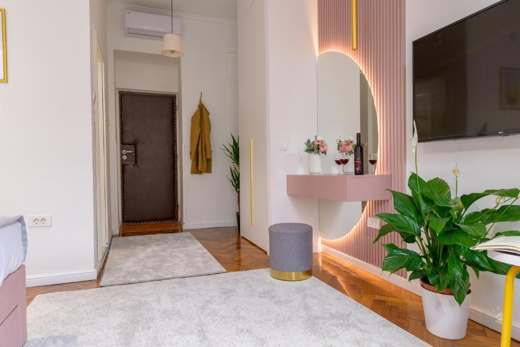 Crown Apartments - 14