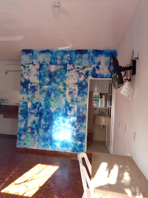 TV a/nebo společenská místnost v ubytování Blue Hotel
