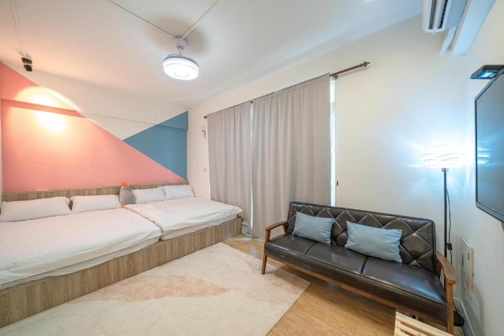 Postel nebo postele na pokoji v ubytování 樂福小棧 Love House 宜蘭五結包棟民宿 KTV 電動麻將 烤肉
