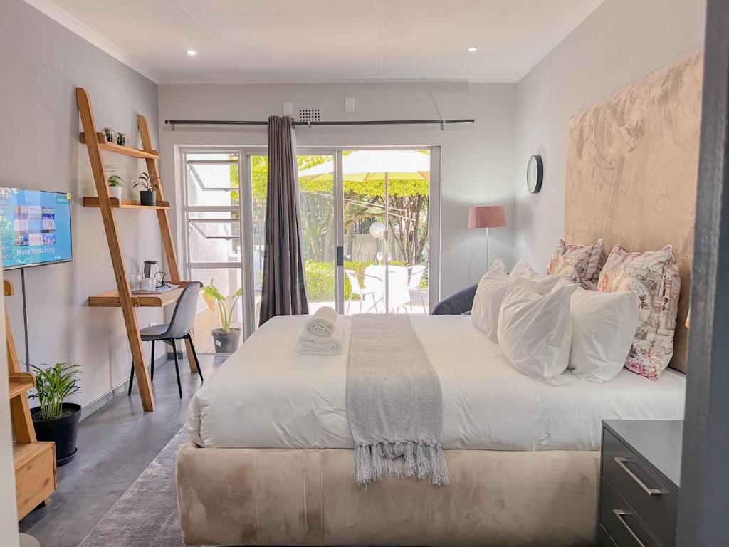 Letto o letti in una camera di Amoris Guesthouse - Sandton