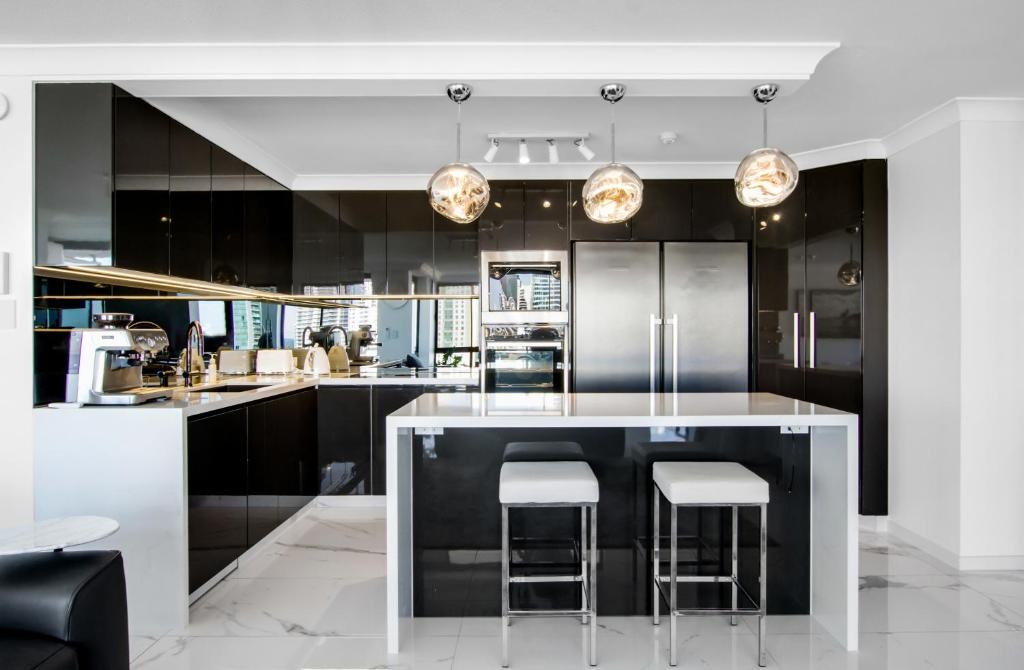 Luxurious 2BR Oasis Pool Sauna, Gold Coast (updated prices 2024)