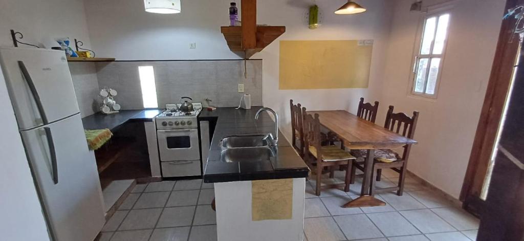 马德普拉塔CASA A 6 CUADRAS PLAYA PUNTA MOGOTES, P/6 PERS.的相册照片