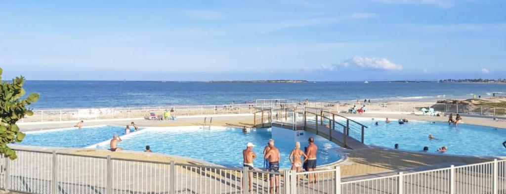 Bazén v ubytování Front line unit 520 ft2 - 48 m2, on second floor, stunning ocean view nebo v jeho okolí