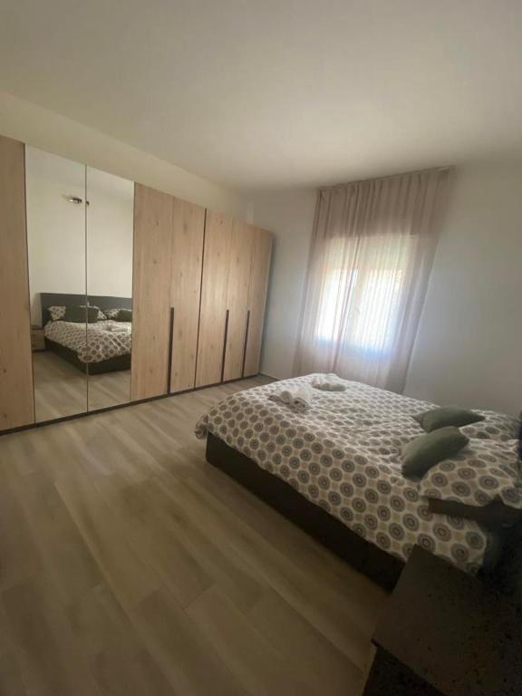 Postel nebo postele na pokoji v ubytování Lucia's home