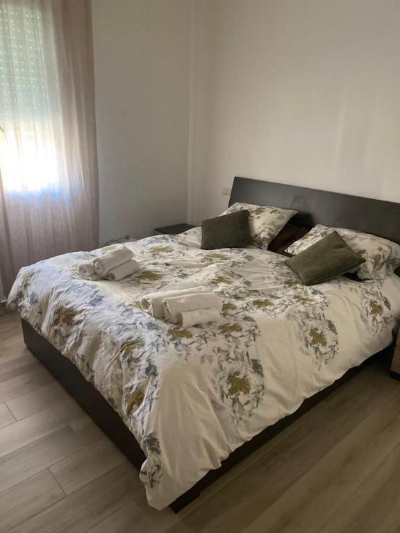 Postel nebo postele na pokoji v ubytování Lucia's home