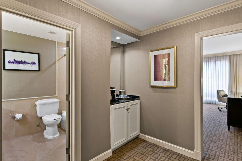 The Royal Sonesta Harbor Court Baltimore - Deluxe Two Queens