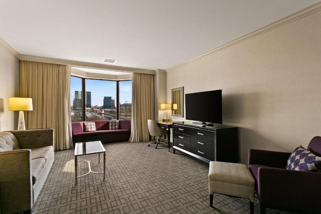 The Royal Sonesta Harbor Court Baltimore - Suite King Premium De Una Habitación Con Harbor View