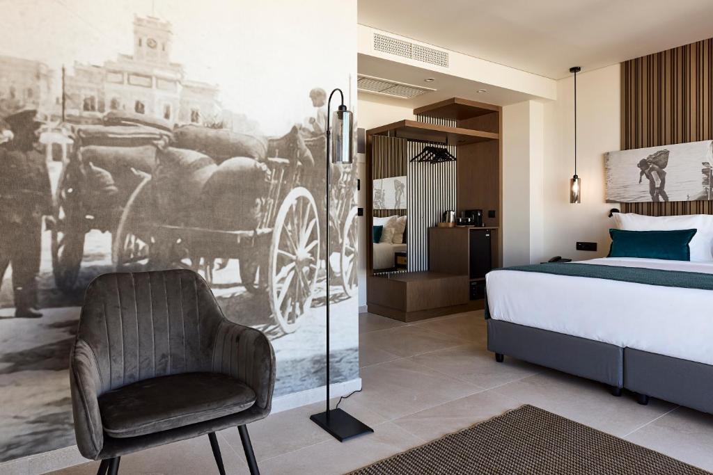 Postel nebo postele na pokoji v ubytování Athenarum Portus Life & Style Hotel