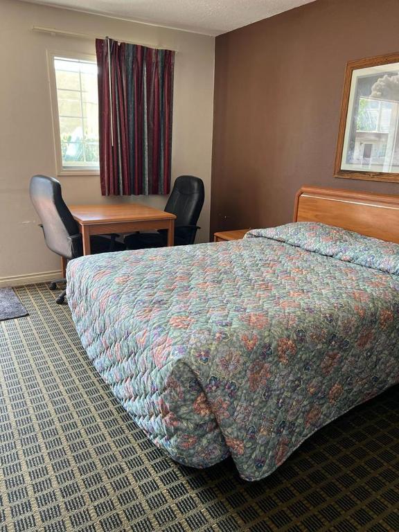Postel nebo postele na pokoji v ubytování Aaron Motel