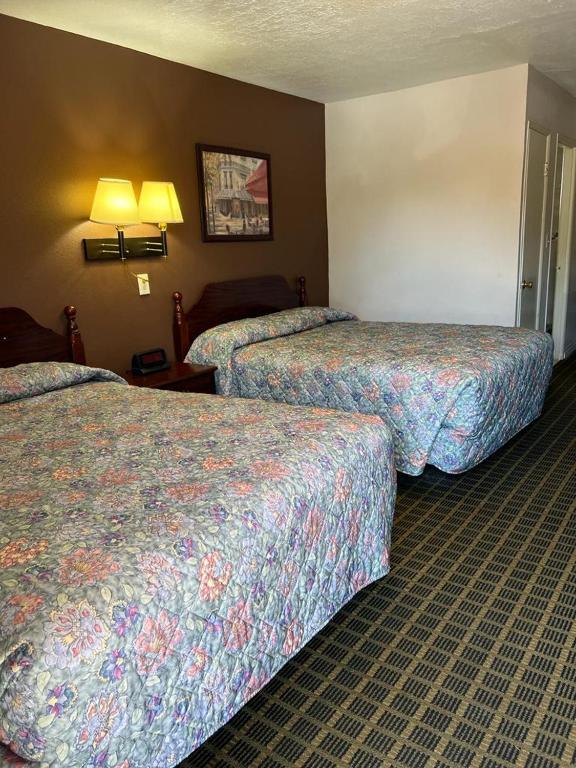 Postel nebo postele na pokoji v ubytování Aaron Motel