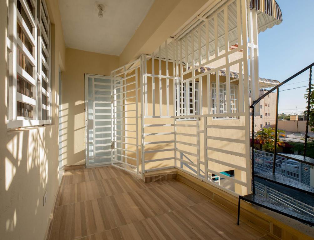 a room with a balcony with a large window at APARTAMENTO FRANCO in Santo Domingo