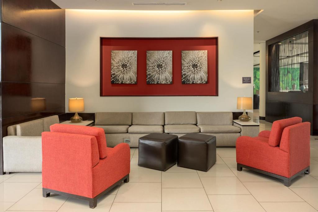 Posezení v ubytování Courtyard by Marriott Panama Metromall